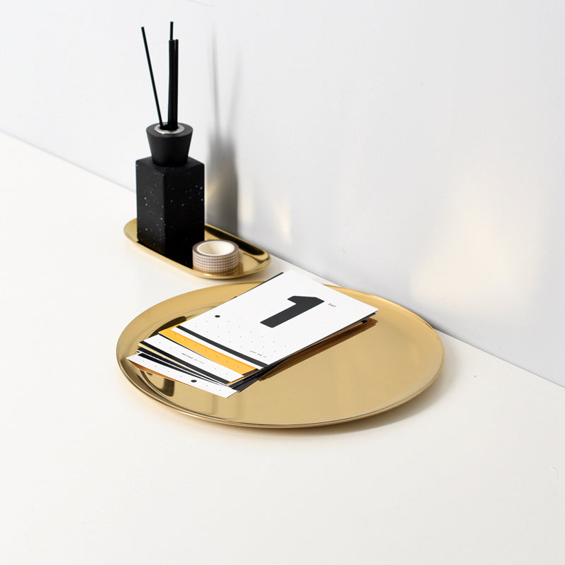 Plateau Décoratif Rond Plat en Métal Doré Brillant pour Présentation d'Objets Déco et Service Apéro