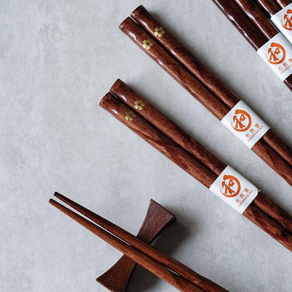 Baguettes Japonaises en Bois Naturel avec Motif Fleur de Cerisier Doré Sakura
