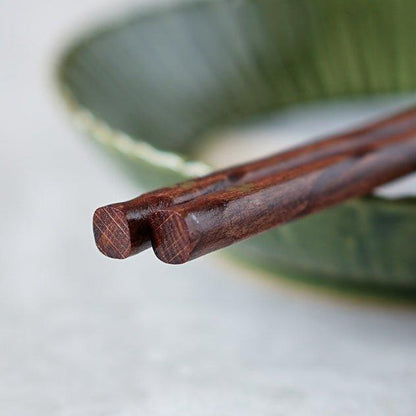 Baguettes Japonaises en Bois Naturel avec Motif Fleur de Cerisier Doré Sakura