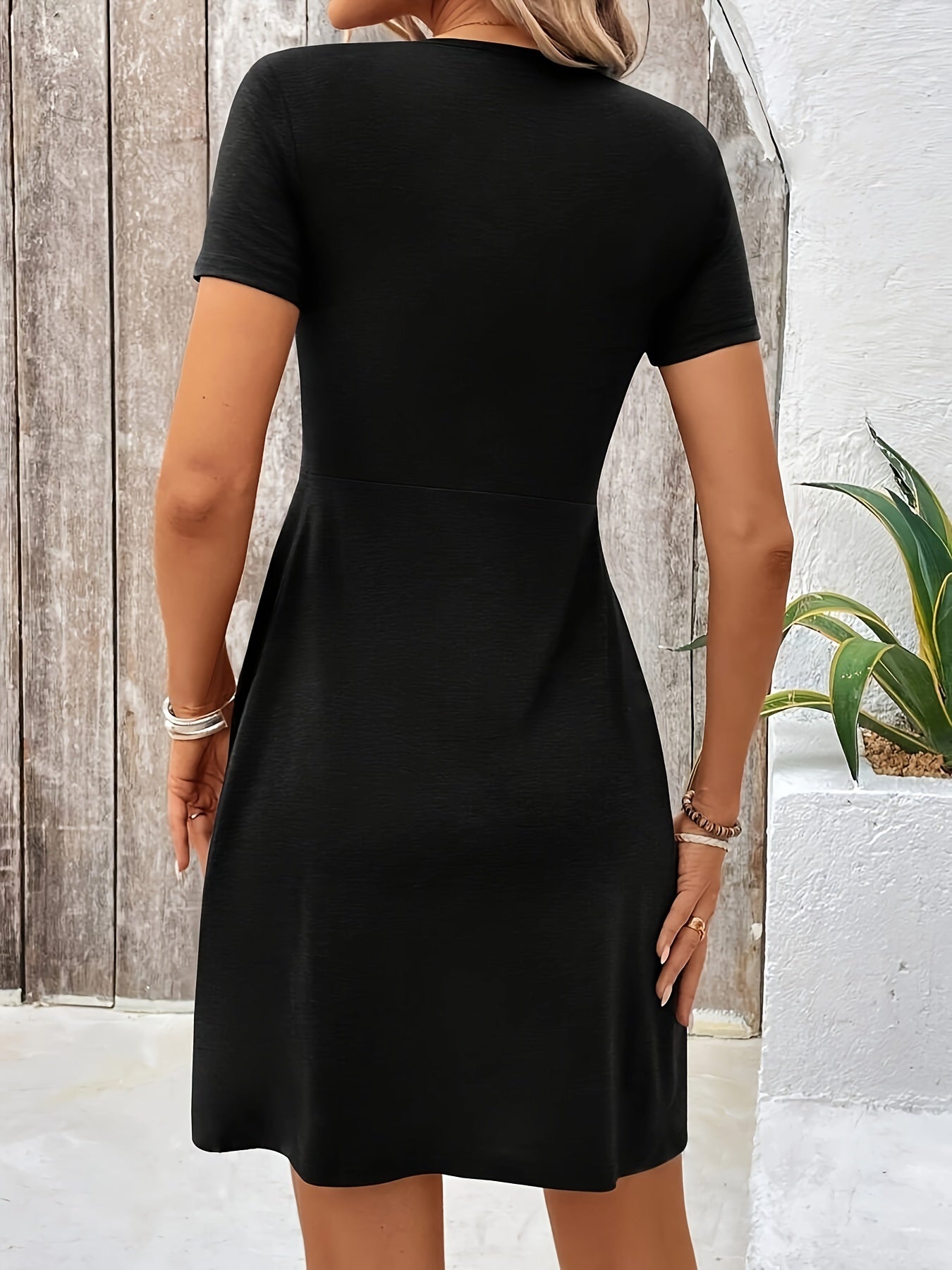 Robe à manches courtes en V avec nœud à l'avant pour femmes - Aurelles
