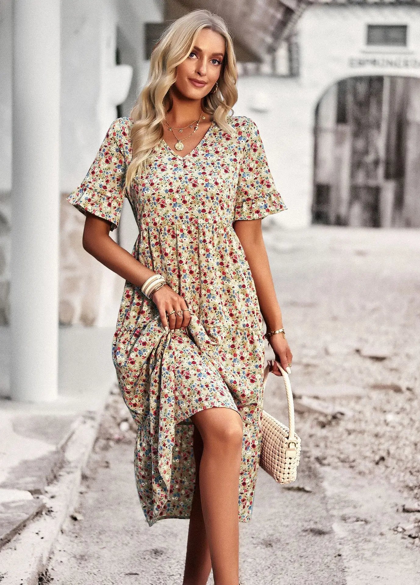 Robe à Imprimé Floral avec Manches Courtes et Décolleté en V en Tissu Léger - Aurelles