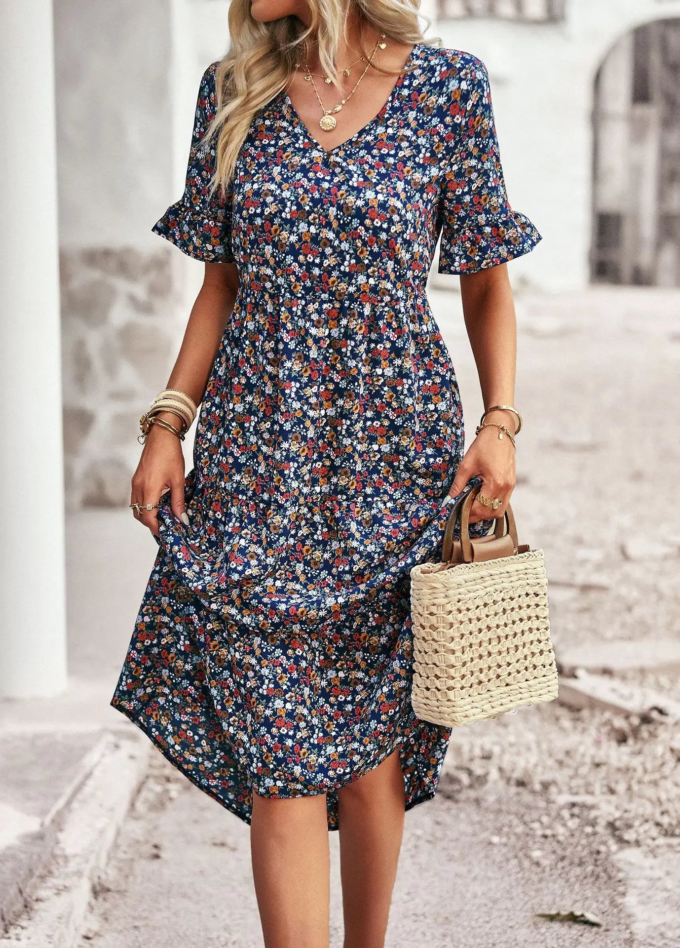 Robe à Imprimé Floral avec Manches Courtes et Décolleté en V en Tissu Léger - Aurelles