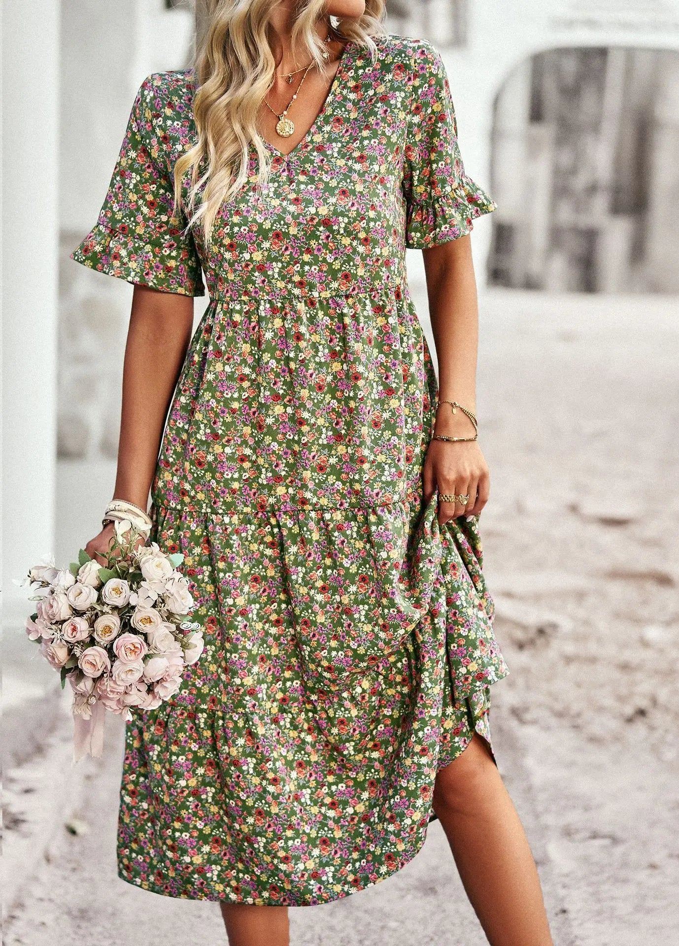 Robe à Imprimé Floral avec Manches Courtes et Décolleté en V en Tissu Léger - Aurelles