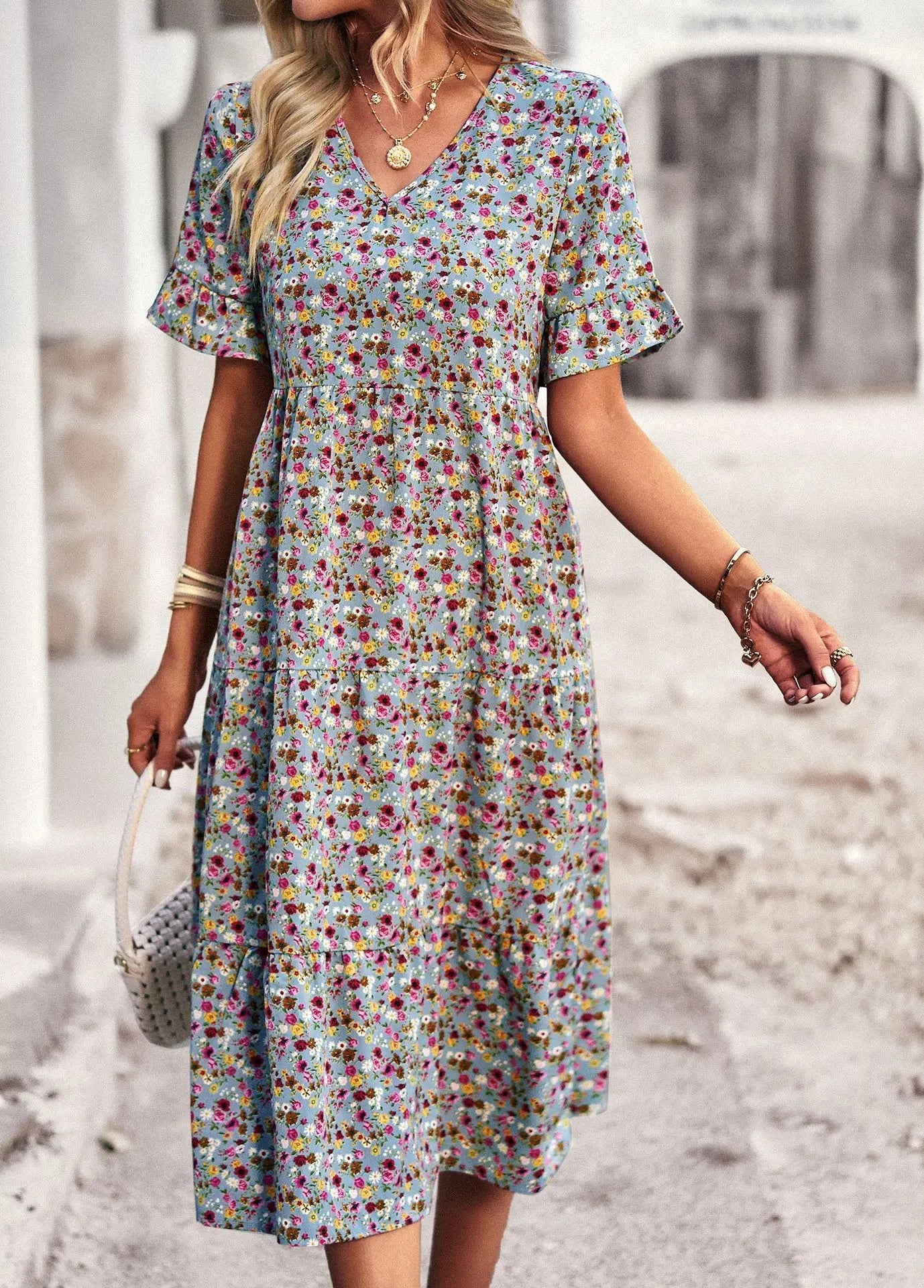 Robe à Imprimé Floral avec Manches Courtes et Décolleté en V en Tissu Léger - Aurelles