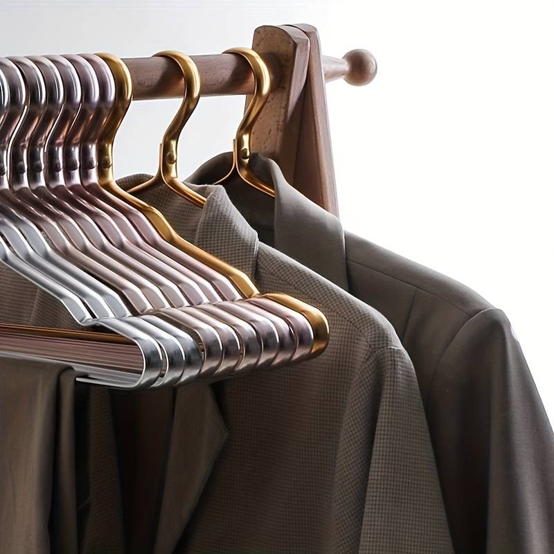 Orion – Cintres Premium Élégants et Raffinés