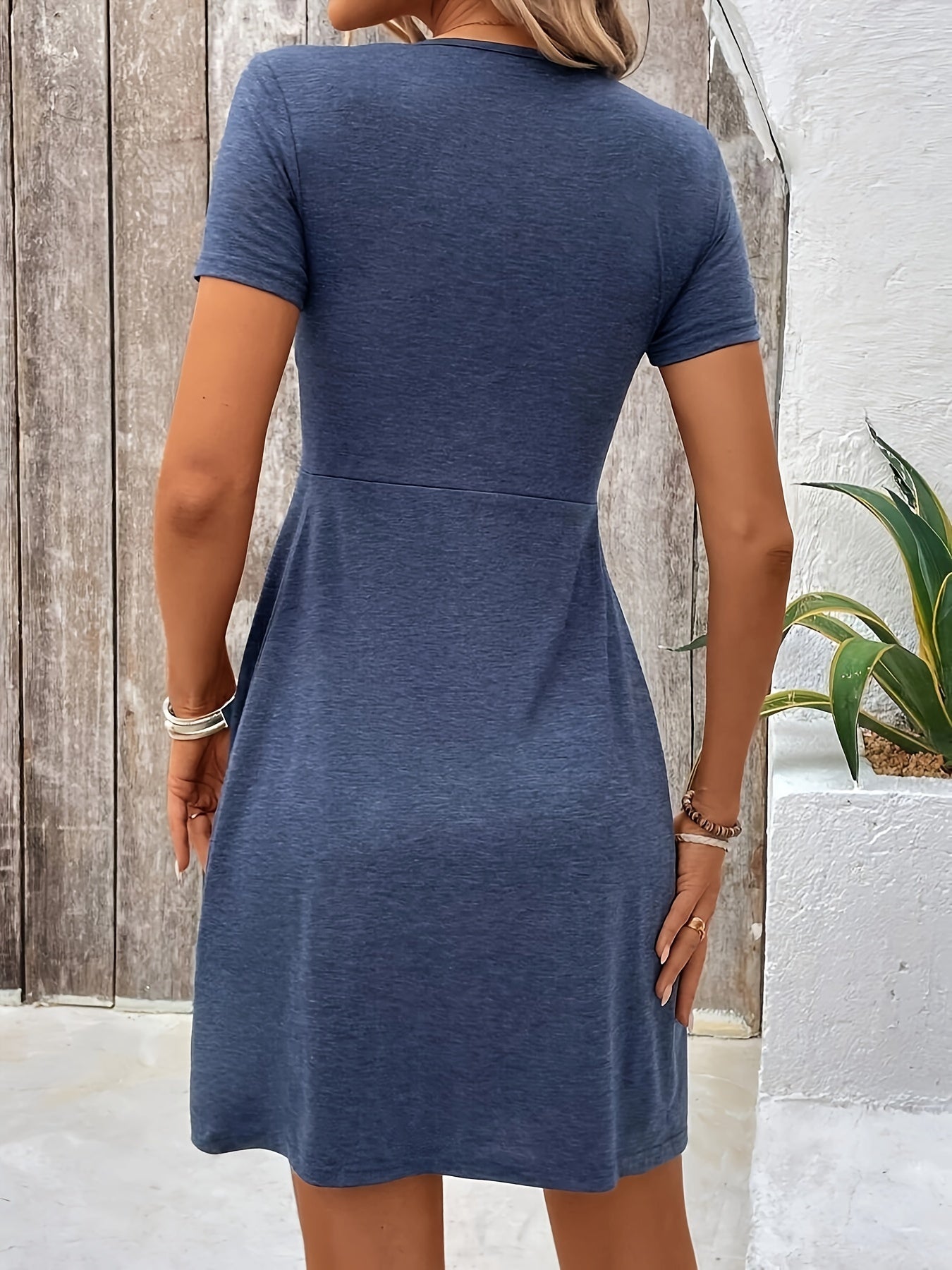 Robe à manches courtes en V avec nœud à l'avant pour femmes - Aurelles