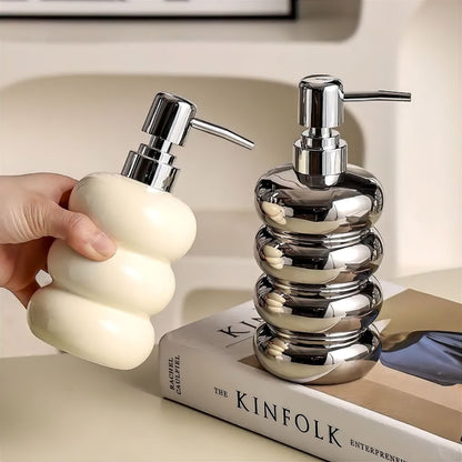 Distributeur de Savon en Céramique à Forme Sculpturale avec Pompe Chromée pour Salle de Bain et Cuisine