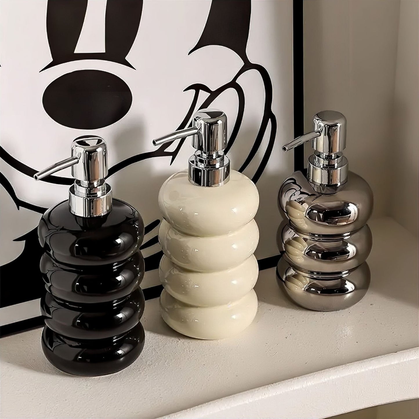 Distributeur de Savon en Céramique à Forme Sculpturale avec Pompe Chromée pour Salle de Bain et Cuisine