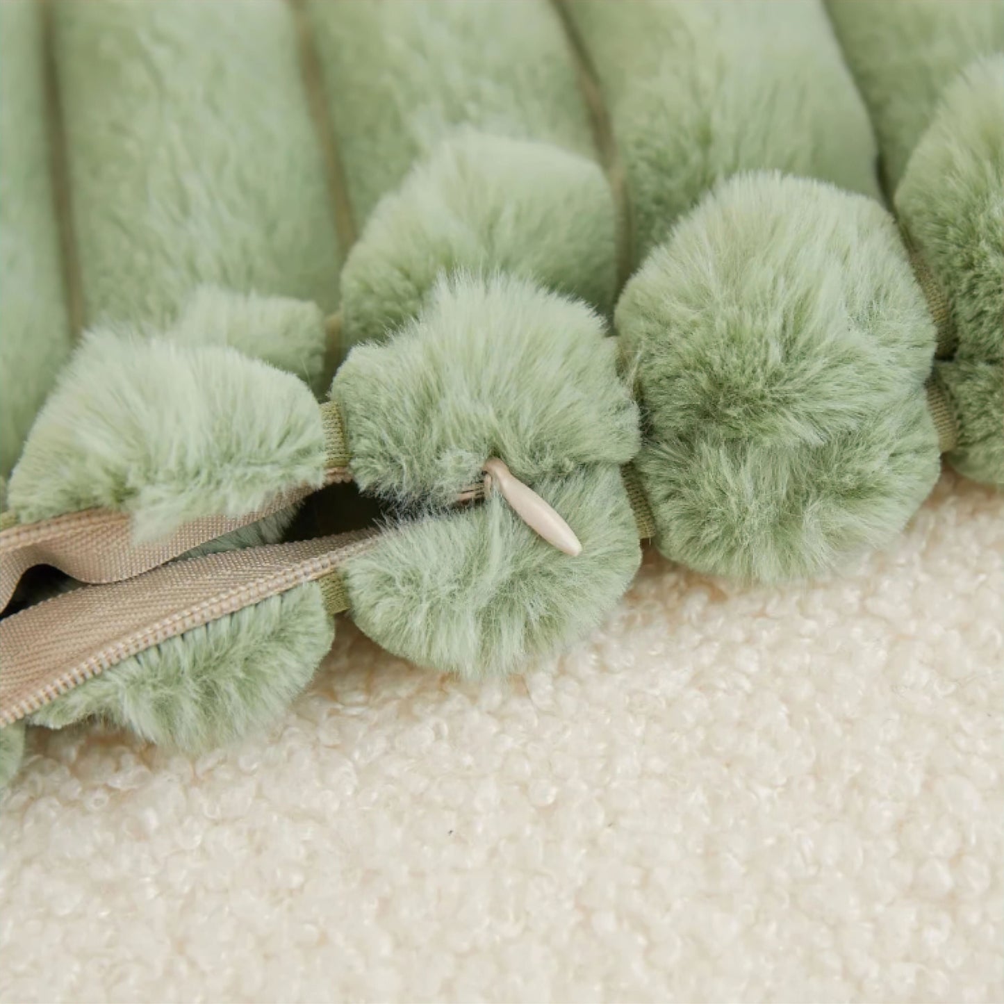 Housse de Coussin en Fausse Fourrure à Grosses Côtes Verticales en Relief pour Canapé et Lit Style Cocooning