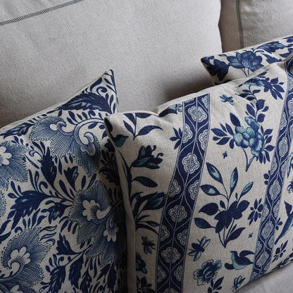 Velora – Housse de Coussin en Lin-Coton à Motif Porcelaine Bleue