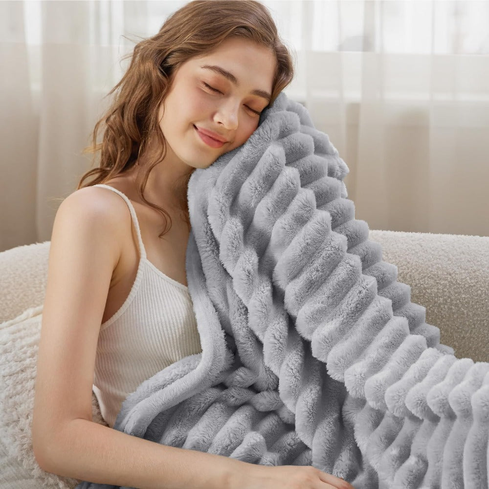 Velora – Plaid Doux à Rayures Luxueux et Confortable