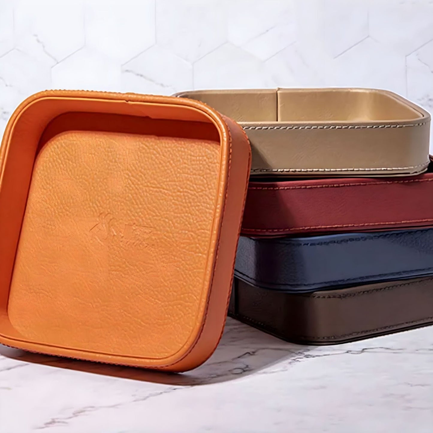 Vide-Poches Carré en Simili-Cuir avec Coutures Apparentes pour Bijoux Clés Cosmétiques et Décoration de Bureau