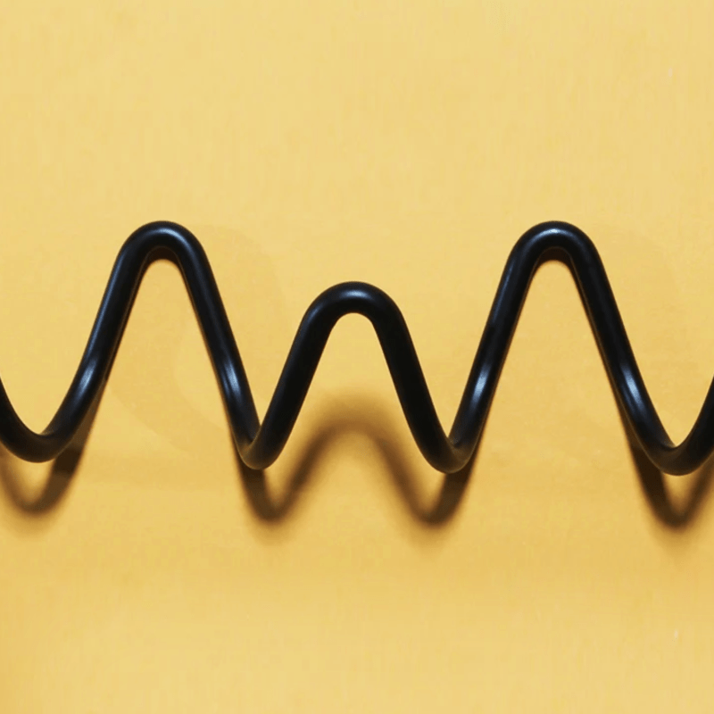 Mistral – Patère Murale en Métal Minimaliste et Graphique