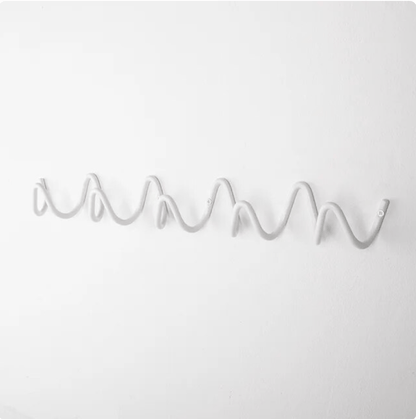 Mistral – Patère Murale en Métal Minimaliste et Graphique