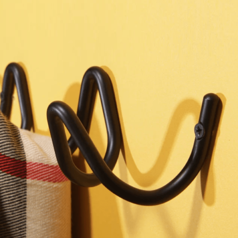 Mistral – Patère Murale en Métal Minimaliste et Graphique