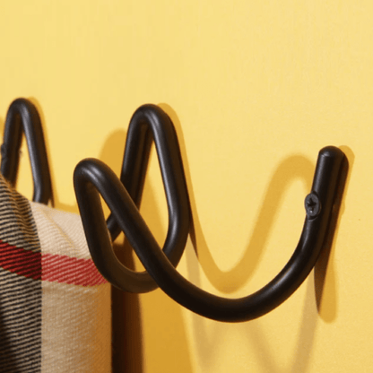 Mistral – Patère Murale en Métal Minimaliste et Graphique