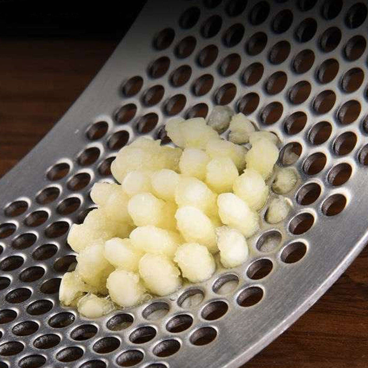 Stainless Steel Rocker Garlic Press, Ergonomic Manual Rolling, for Quickly Mincing Garlic in the Kitchen