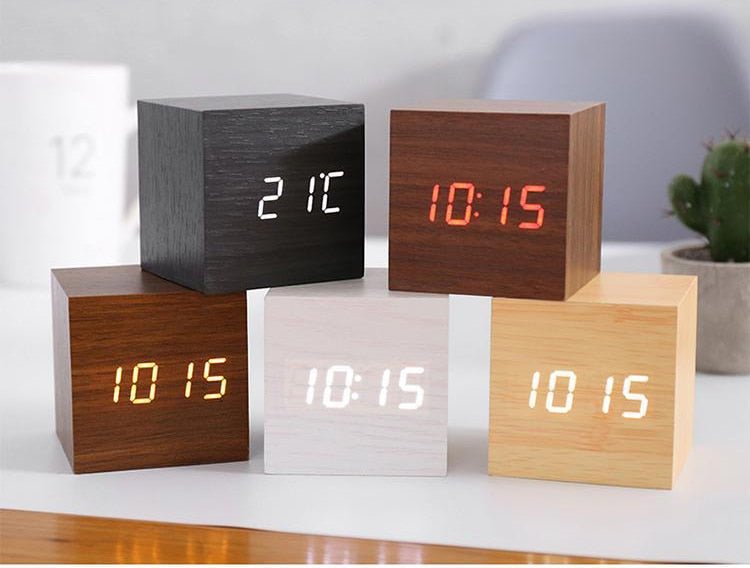 Terra – Réveil LED en Bois Minimaliste et Compact
