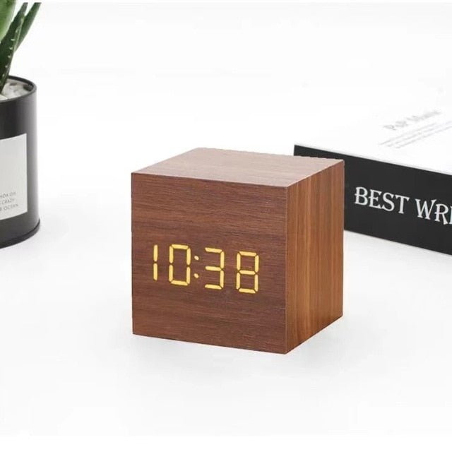 Terra – Réveil LED en Bois Minimaliste et Compact