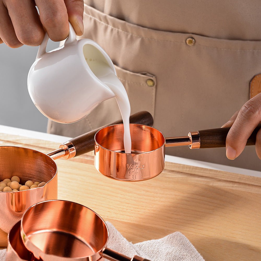 Terra – Set Doseur en Acier Inox et Chêne Massif (8 Pièces)