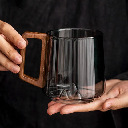 Velora – Tasses à Café en Verre Fumé et Poignée en Noyer (450 ml)