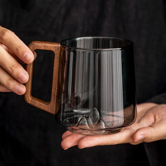 Velora – Tasses à Café en Verre Fumé et Poignée en Noyer (450 ml)