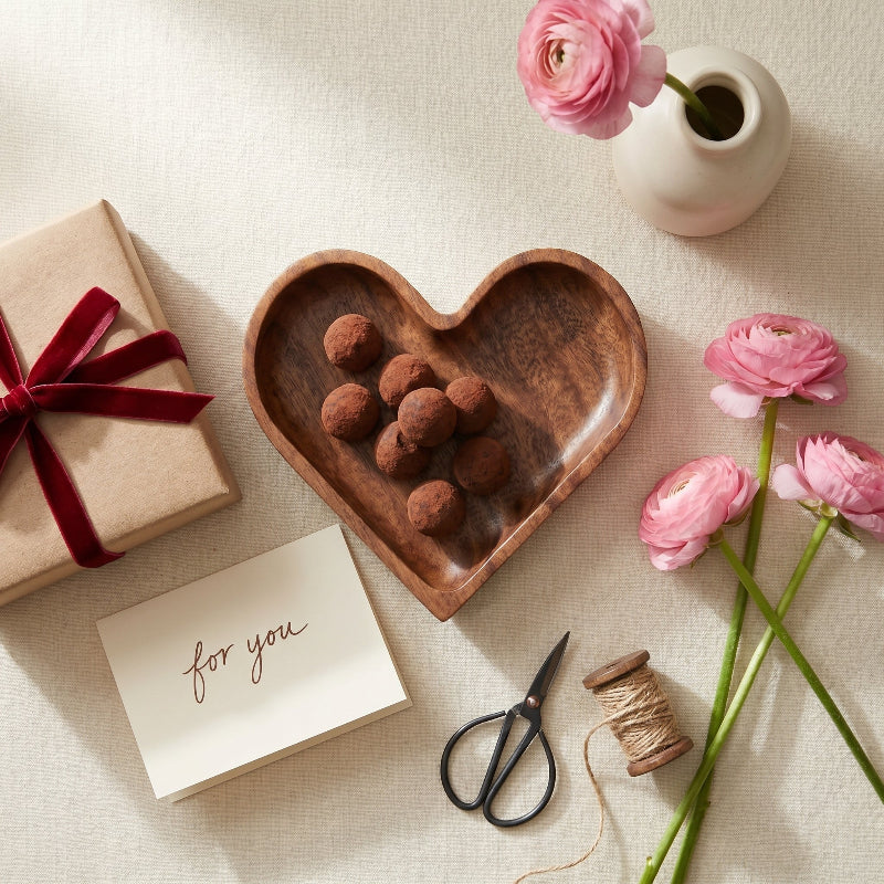 Coupelle Décorative en Bois Massif en Forme de Cœur Sculpté pour Bijoux et Petits Objets Vide-Poche